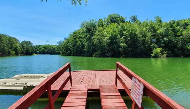 Haleywood - Lakefront , Private 12 Acre Estate w/2 Cabins, Game Room,Pool!