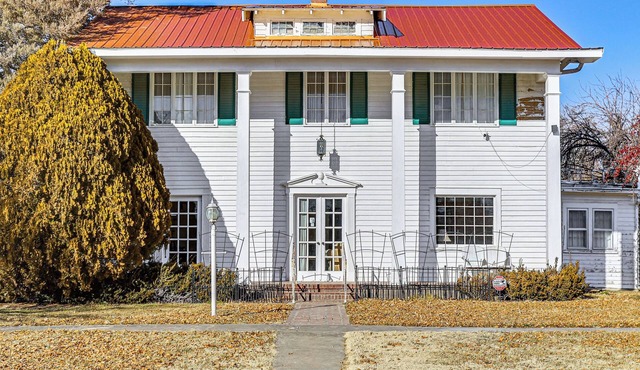 Half-Mi to Atwood Lake: Spacious Home!