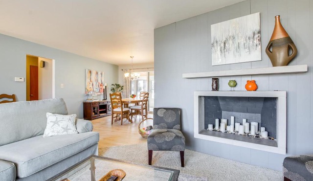 half Mi to Boat Launch Family Getaway in Menasha!