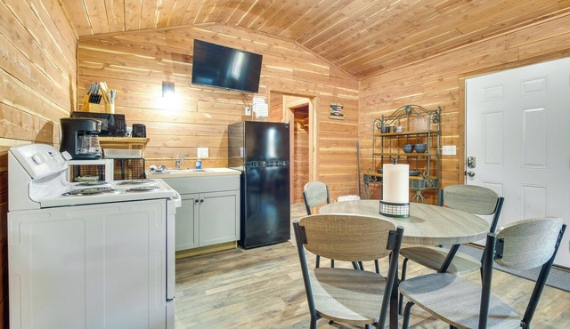 Half-Mi to Bull Shoals Lake Access: Angler's Cabin
