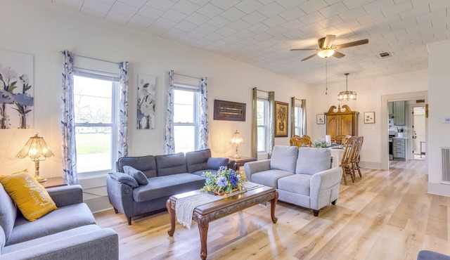 Half-mi to Dtwn Lufkin: Charming & Spacious Home!