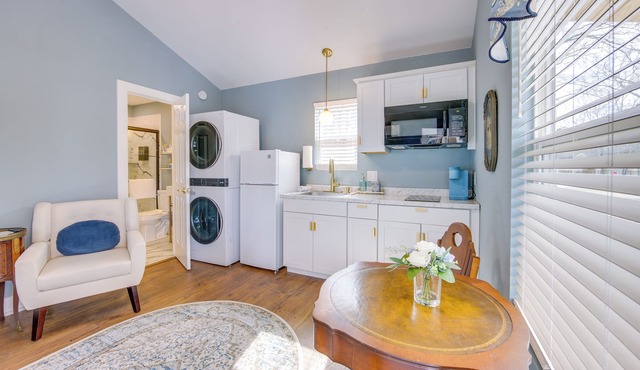 Half-mi to Dtwn: New Cottage in Jefferson!