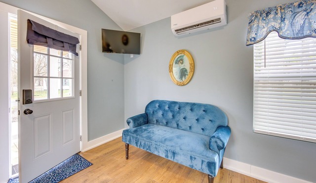 Half-Mi to Dtwn: New Cottage in Jefferson!