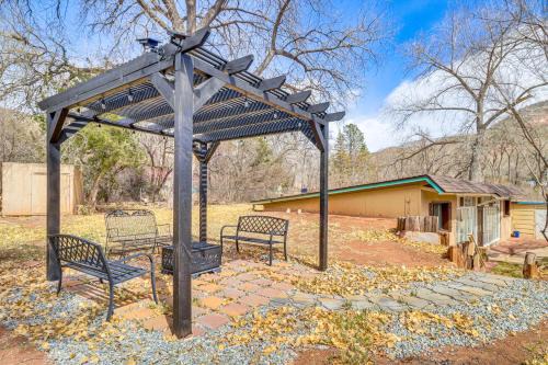 Half-Mi to Jemez Hot Springs: Cozy Cabin Getaway!