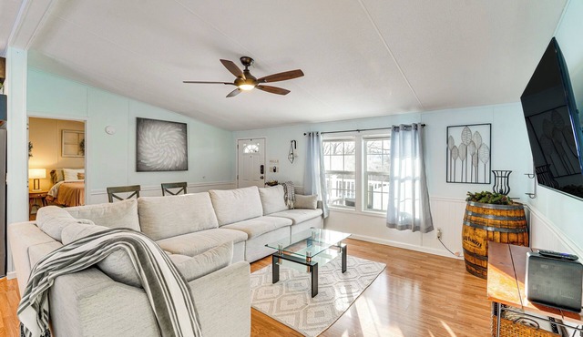 Half-Mi to Lakemont Park: Family-Friendly Home!