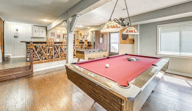 Half-Mi to Midtown: Family Retreat w/Mtn Views!