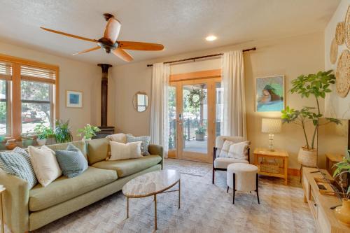 Half-Mi to Scotts Mills Falls Wine Country Apt