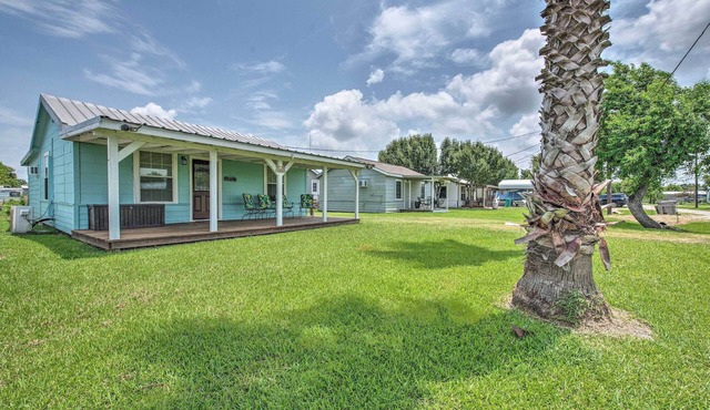 Half-Mi to Seadrift Harbor: Seadrift Home w/Deck