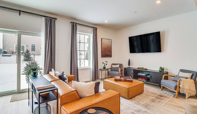 Half-Mi to the Triangle! Chic Emmaus Townhome