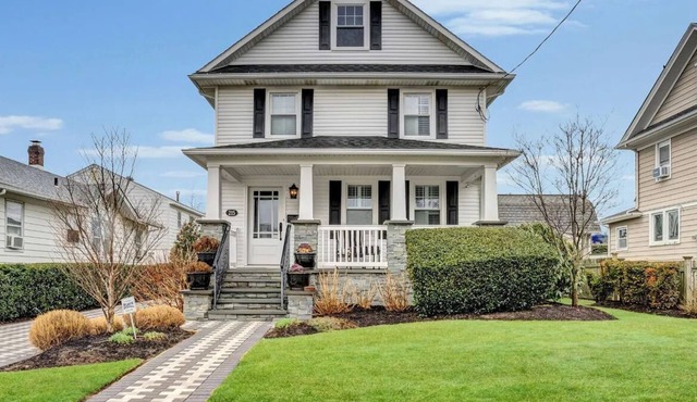 Half mile from the beach! Beautiful home in Avon