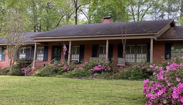 Half Mile to MSU Campus-3 Bed/2Bath Ranch in Cozy Neighborhood!