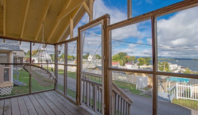 Half Moon Motel & Cottages