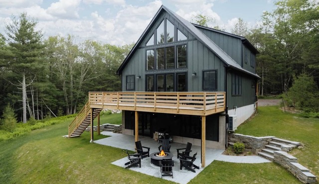 Half Moon Mtn House - Modern Chalet in Barryville