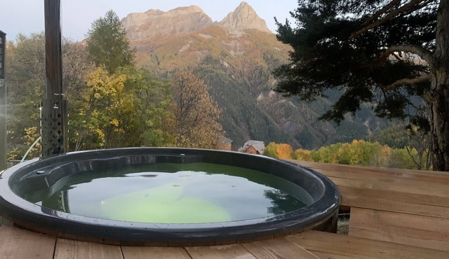 Half of chalet 300 meters from the gondola, breathtaking view