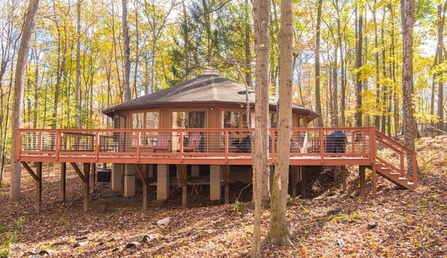 Half Round- A Quiet Mid-Century Modern Cabin