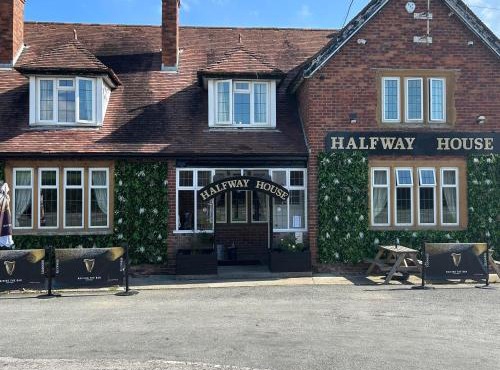 Halfway House Inn Country Lodge