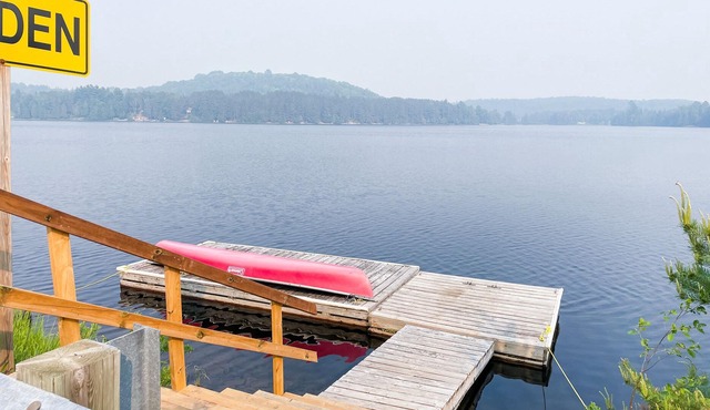 Haliburton Highlands Cottage with Lake Access and private dock!