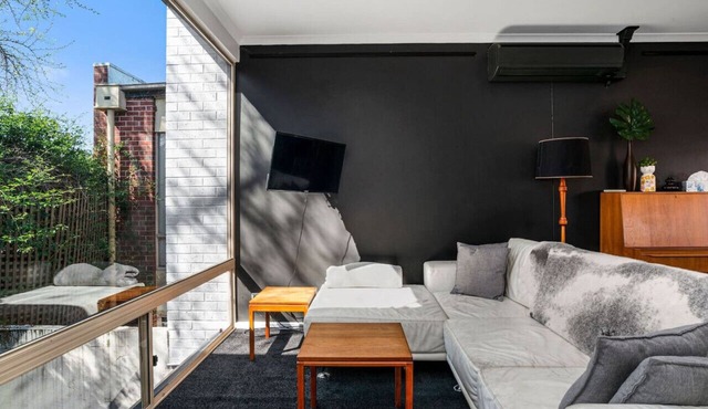 Halifax Muse Pet Friendly Townhouse