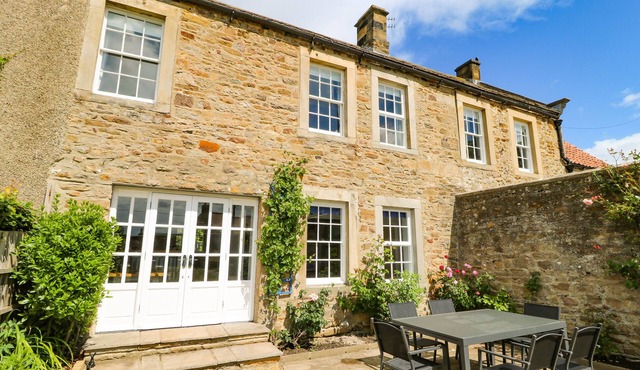 HALL COTTAGE, pet friendly, with open fire in Ovington