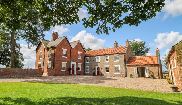 HALL GARTH, family friendly, with open fire in Leven Near Beverley