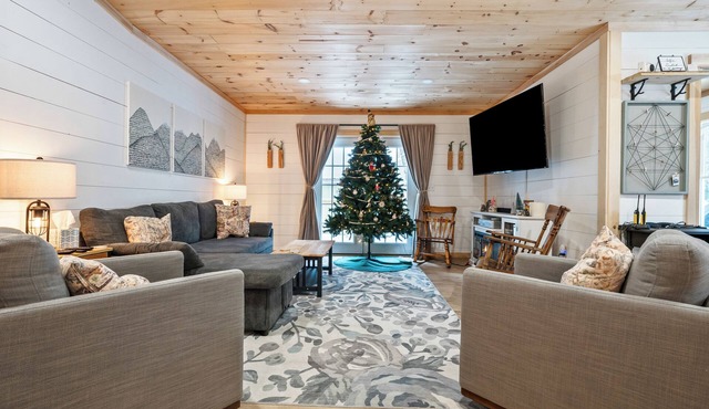 Hall Hideaway | Shared Waterfront Access