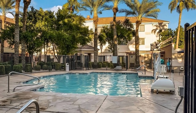 Hall of Flame Museum of Firefighting! Comfortable Unit w/Pool view, Onsite Pool