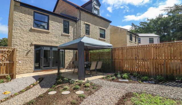 HALL VIEW, family friendly, with a garden in Kirkby Stephen