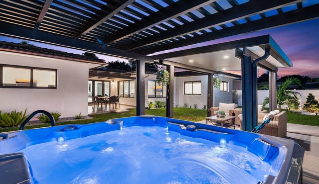 Hallandale Beach | Saltwater Jacuzzi | 3BR Escape! | Near Beach & Aventura