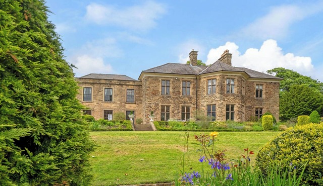 HALLFIELD HALL, pet friendly, with hot tub in Higham, Derbyshire