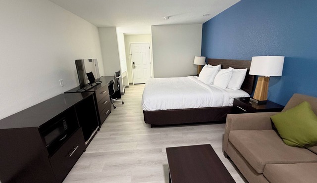 Hallmark Inn and Suites