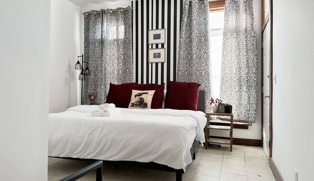 Halloween Suite/2BD/1BA Apt in Holiday Housenn