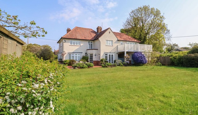 HALSEY, family friendly, luxury holiday cottage in Walberswick