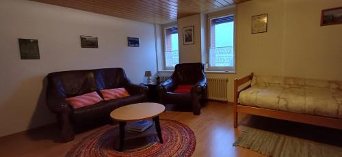 Halte au pied du Creux du Van