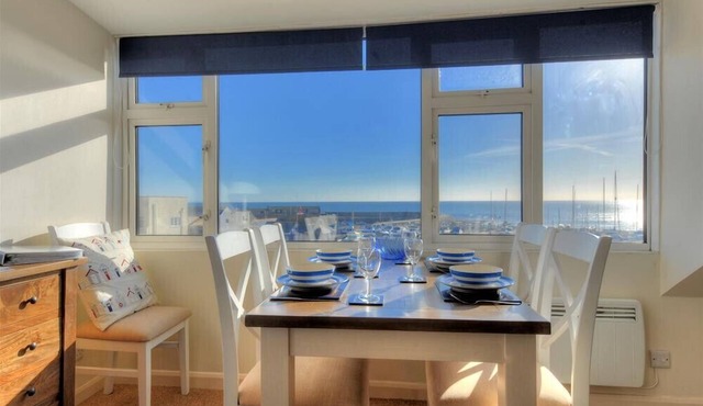 HALYARDS, LA CASA, family friendly, with a garden in Lyme Regis