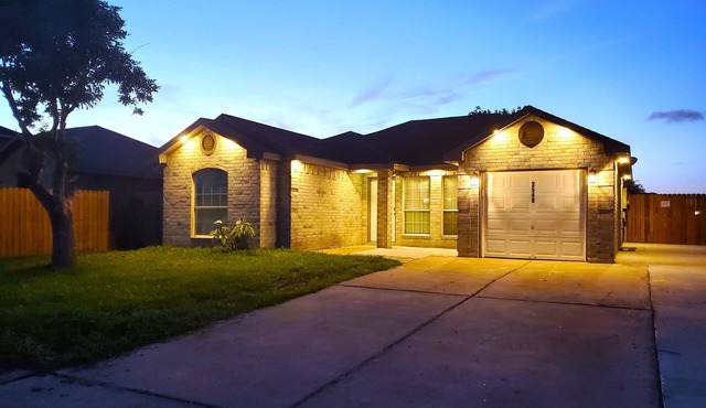 Hamburg Retreat - 3BD/2BA Home, Private Yard!