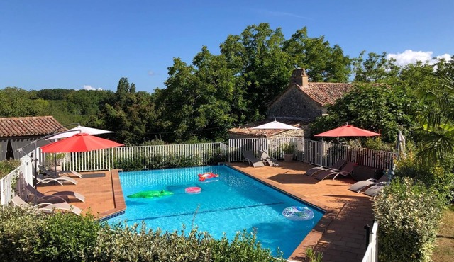 Hameau de 3 Maisons Individuelles en Pierre Avec Piscine à Débordement