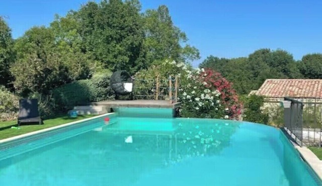 Hameau du Dropt - Périgord - sleeps 6 to 33