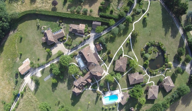 Hameau du jardin Fleuri near Bergerac - 10 gîtes, sleeps 46, swimming pools, spas