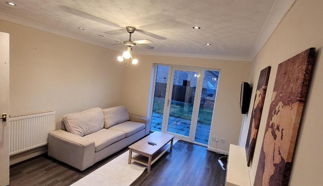 hamilton 3 bedrooms 10 minutes from city centre