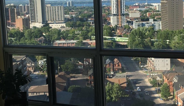 Hamilton condo, close to Toronto and Niagara Falls