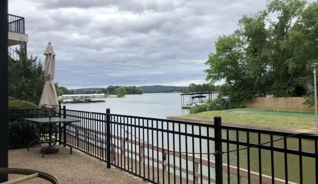 Hamilton Haven 4A: Your Relaxing Lake Hamilton Retreat/2BR/2 Bath, Pool & Patio
