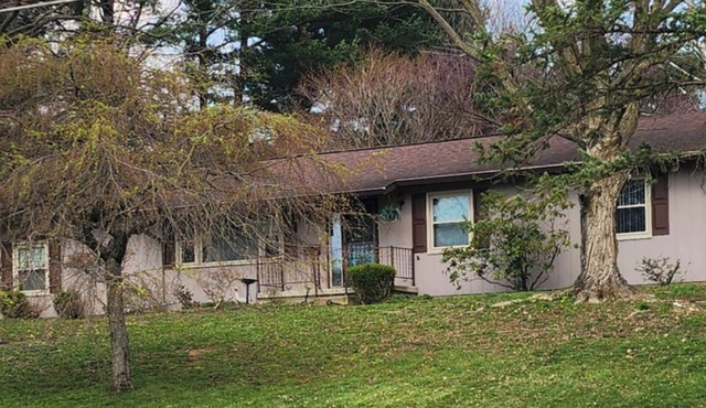 Hamilton's Hideaway, 3 Bdrm, Amazing 70s Retro Home, 15 mins to NFL Hall Of Fame