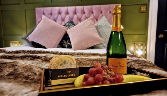 Hamilton-The Cruck luxury let