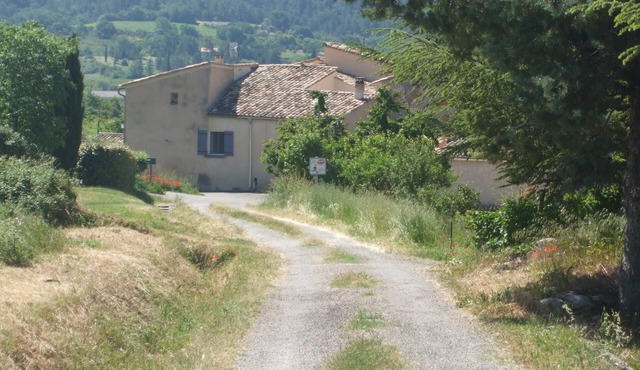 Hamlet house in Saint Saturnin-lès-Apt in the heart of the vineyards in the Luberon
