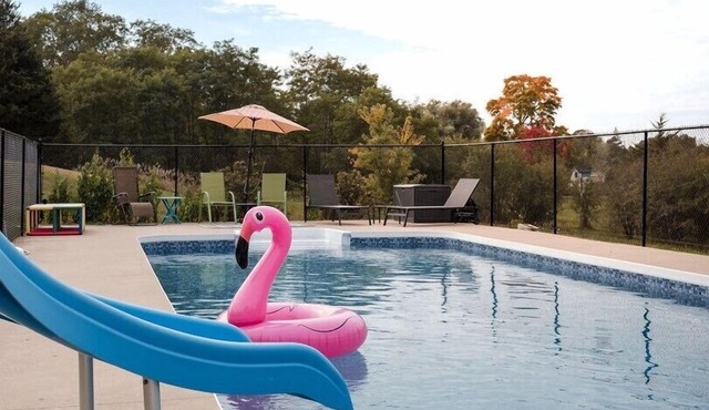 Hamlet House | Consecon | 3 Bedrooms | Pool