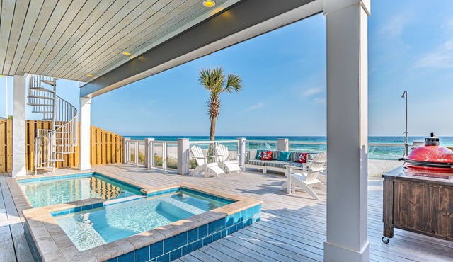 "Hammerhead" Great Family Vacation! Beachfront + Private Pool