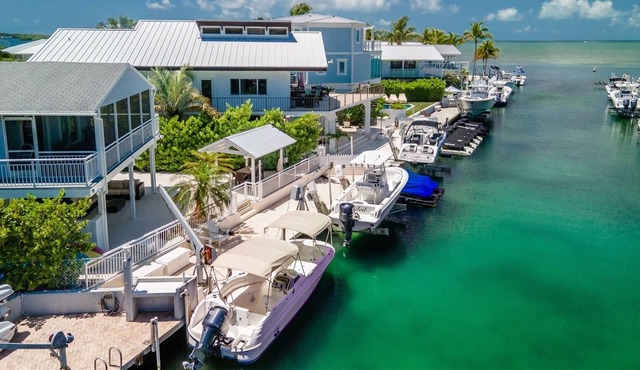 Hammerpoint Luxury 3 bedroom 3 bath with pool and dockage kayak&Paddleboard plus