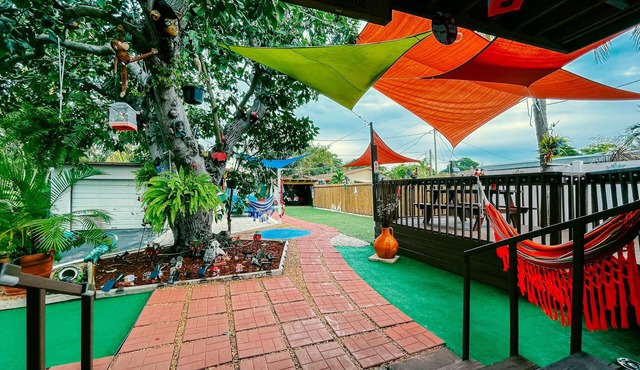 Hammocks & Mini-Golf! 10 mins from Beach! KING Bed!