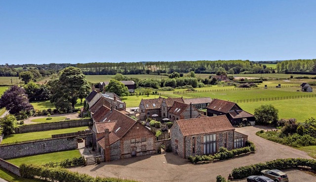 Hammond Barn - Three Bedroom House, Sleeps 6