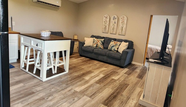 Hammond Hideaway, Lovely cabin 12 miles north of Fort Scott.